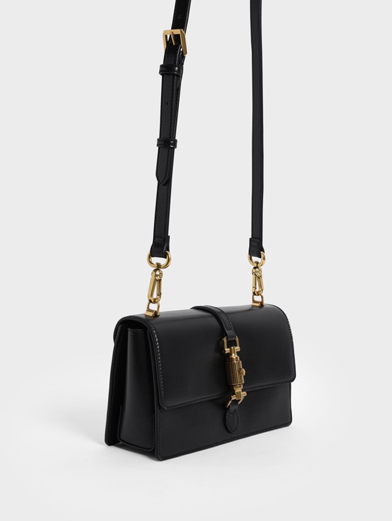 Single Chain Handle Shoulder Bag