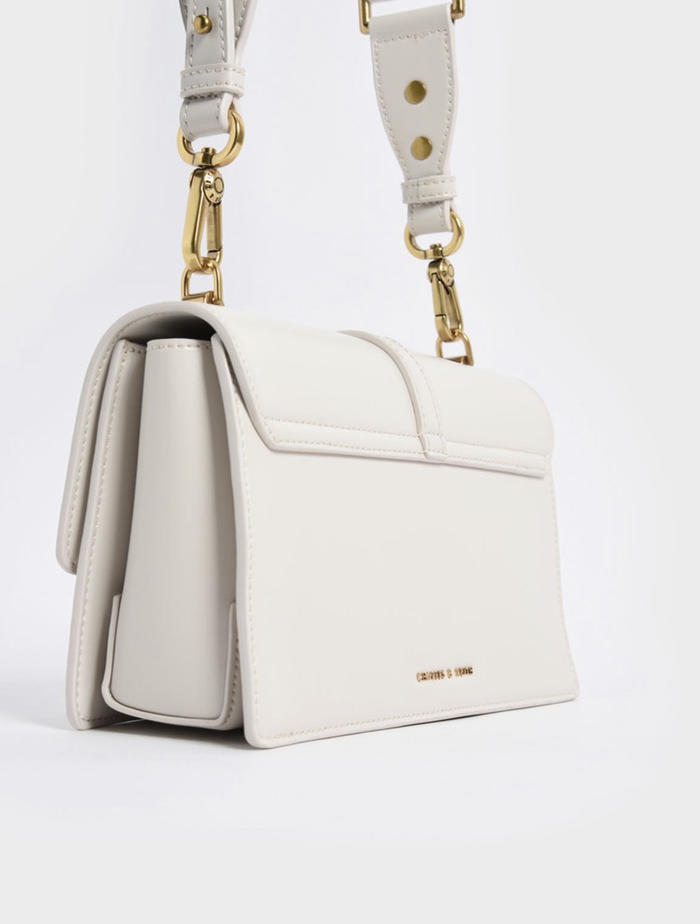 Single Chain Handle Shoulder Bag