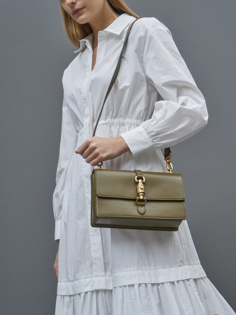 Single Chain Handle Shoulder Bag