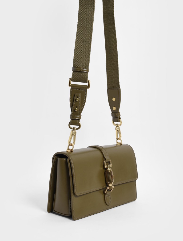 Single Chain Handle Shoulder Bag