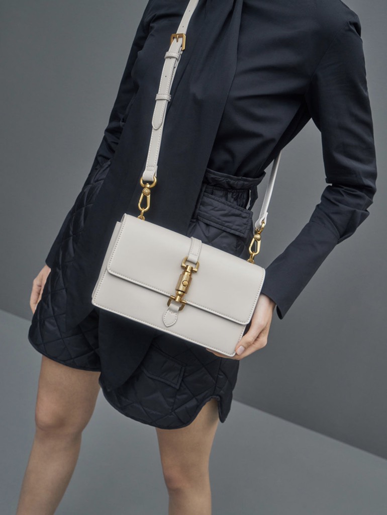 Single Chain Handle Shoulder Bag