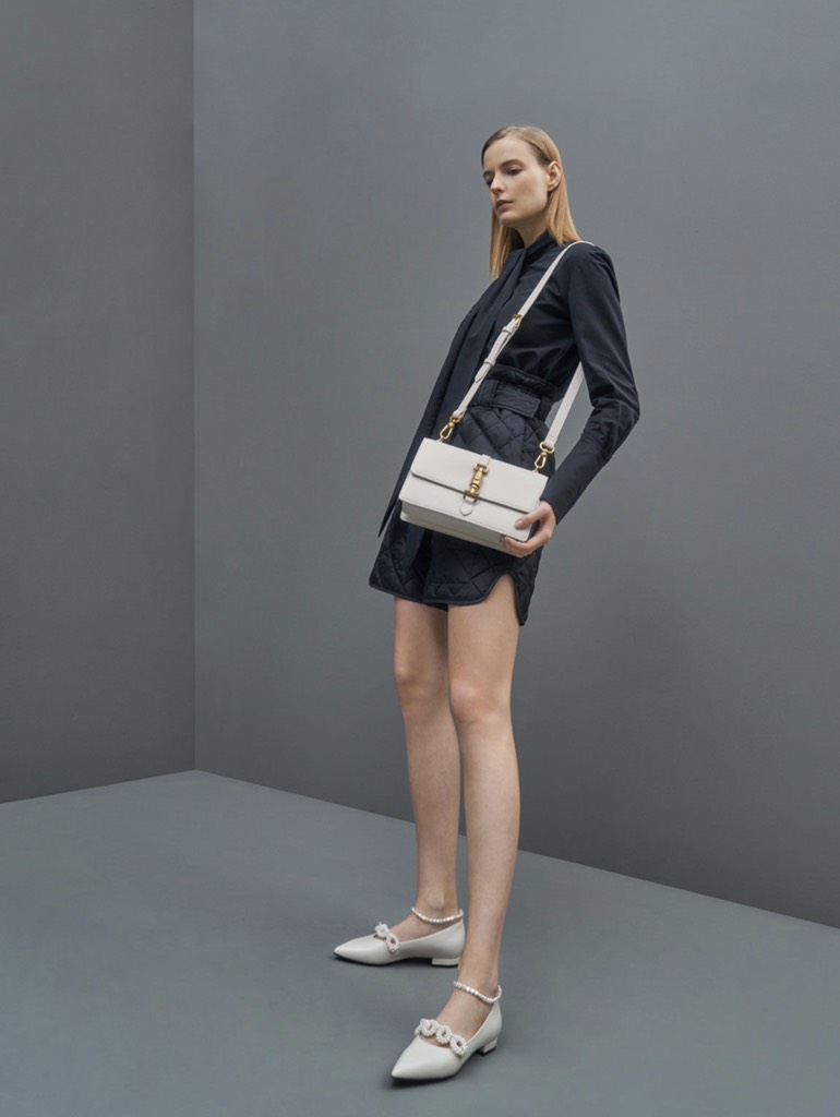 Single Chain Handle Shoulder Bag