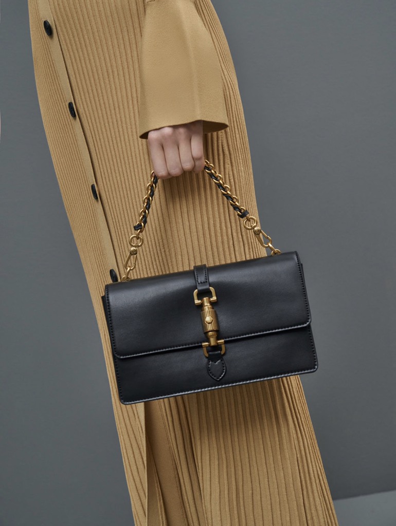 Single Chain Handle Shoulder Bag