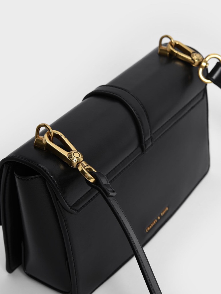 Single Chain Handle Shoulder Bag