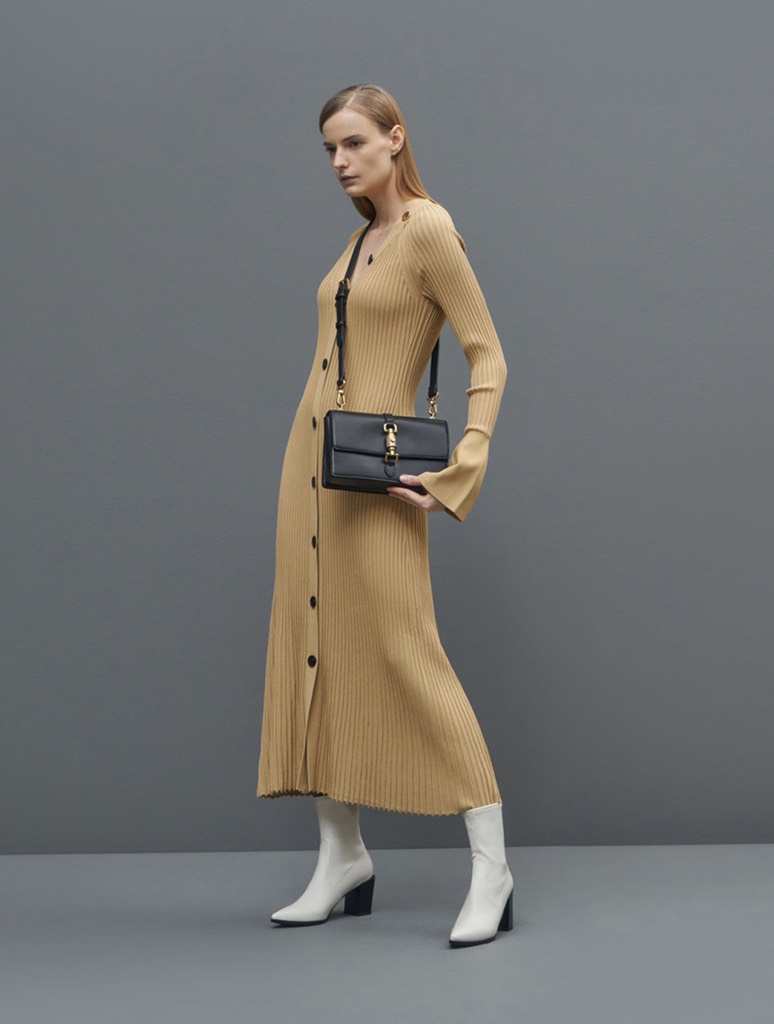 Single Chain Handle Shoulder Bag