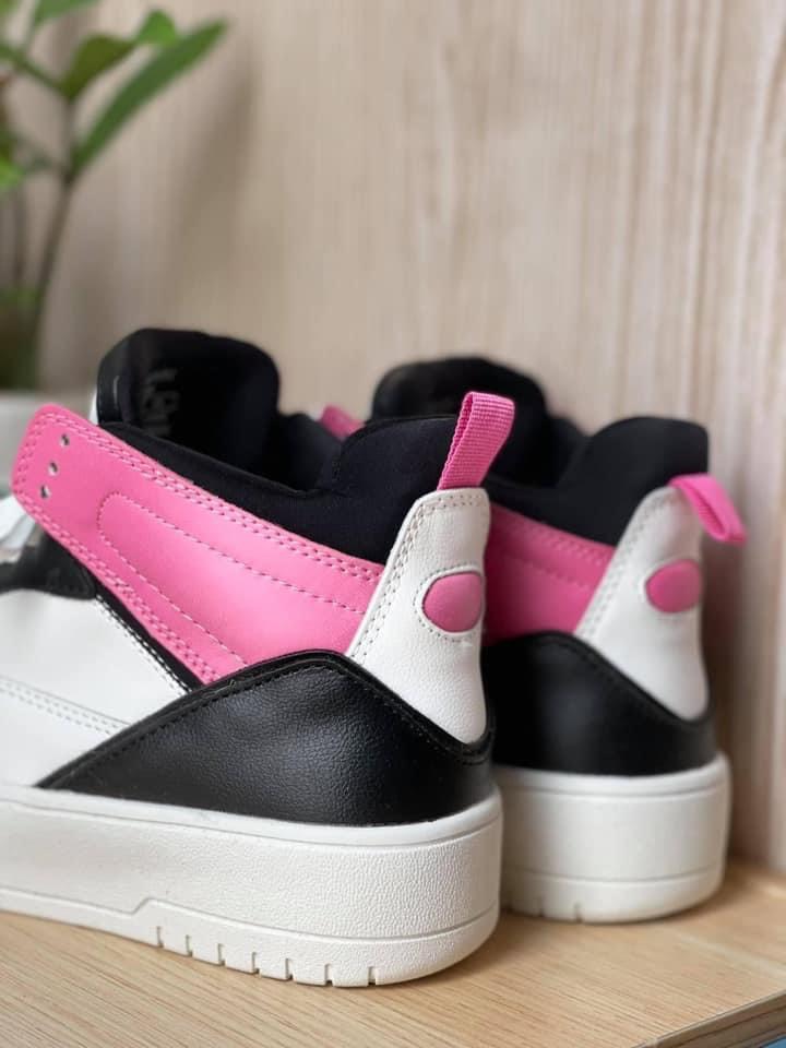 High-top trainers with decorative pieces
