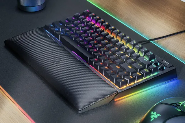 anh-mo-ta-razer-blackwidow-v4-75
