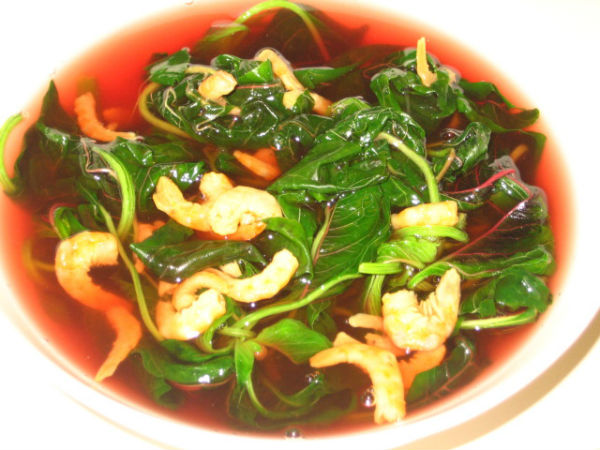 Trị mụn nhọt mùa hè bằng thức ăn thanh mát