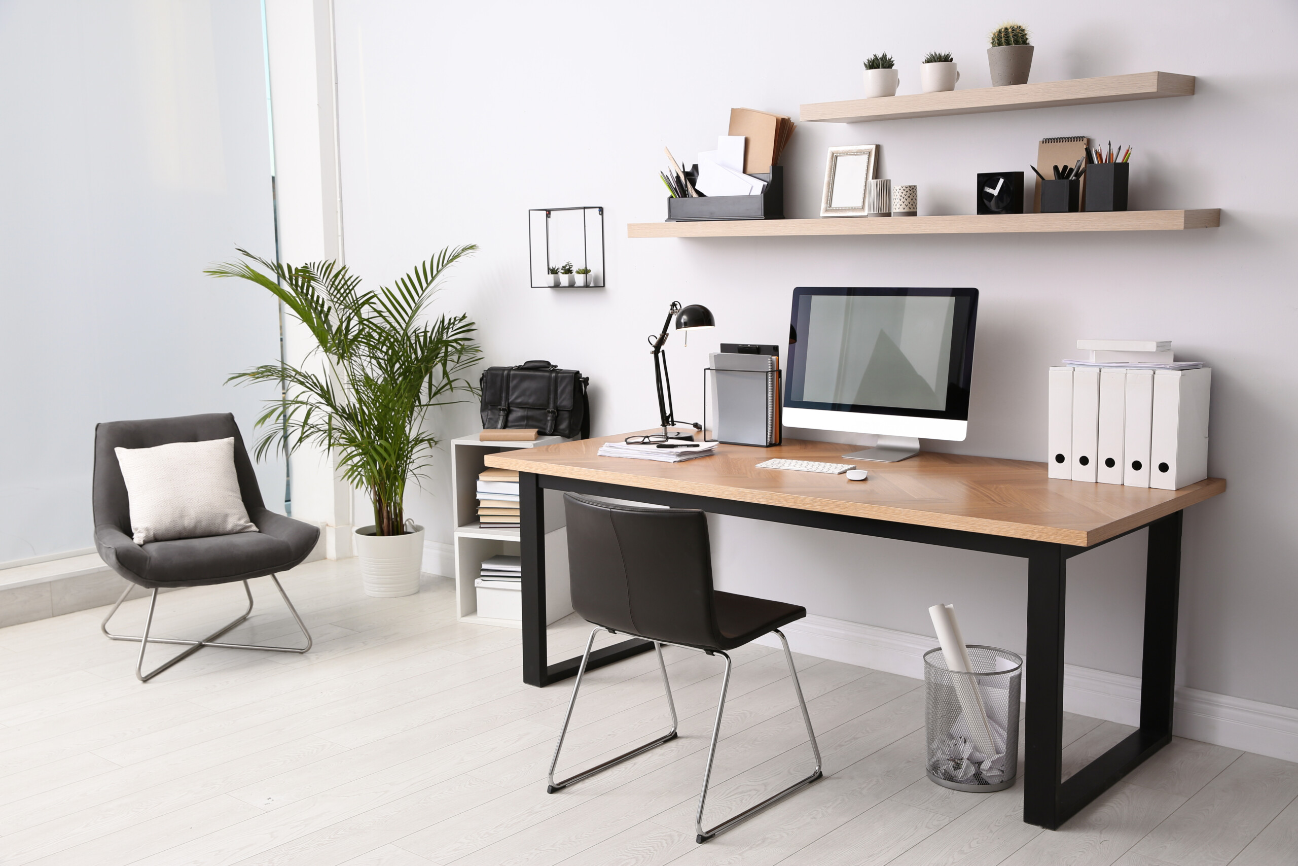 Cách chọn bàn văn phòng phù hợp cho không gian nhỏ