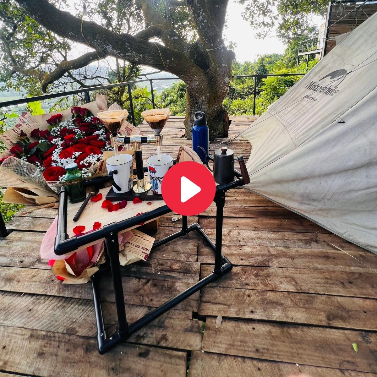 Du lịch Glamping với bàn lắp ghép 2 trong 1 đơn giản tiện dụng