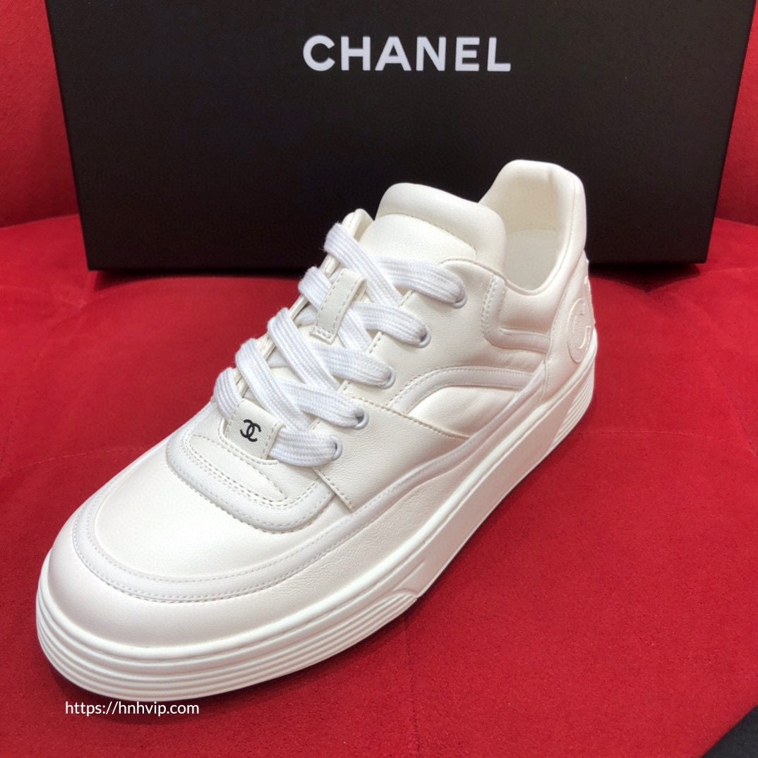 CHANEL Classic Sneakers in Ivory White Leather ref669311  Joli Closet