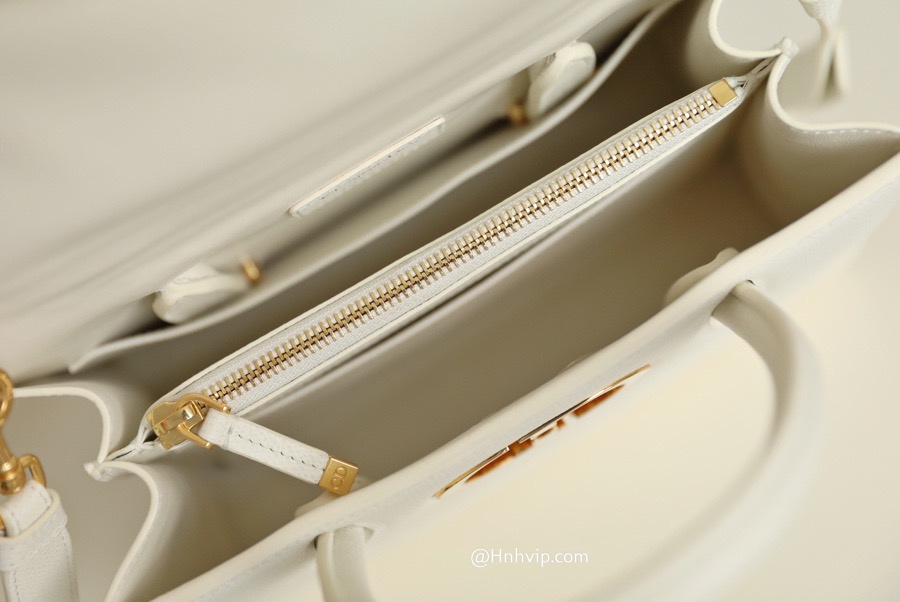 DIOR MEDIUM ST HONORÉ TOTE Latte Grained Calfskin