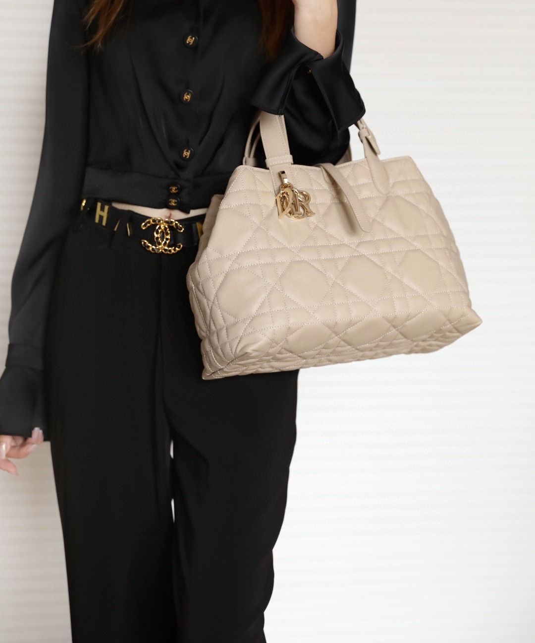 DIOR MEDIUM DIOR TOUJOURS BAGPowder Beige Macro cannage Calfskin M2821OSHJ