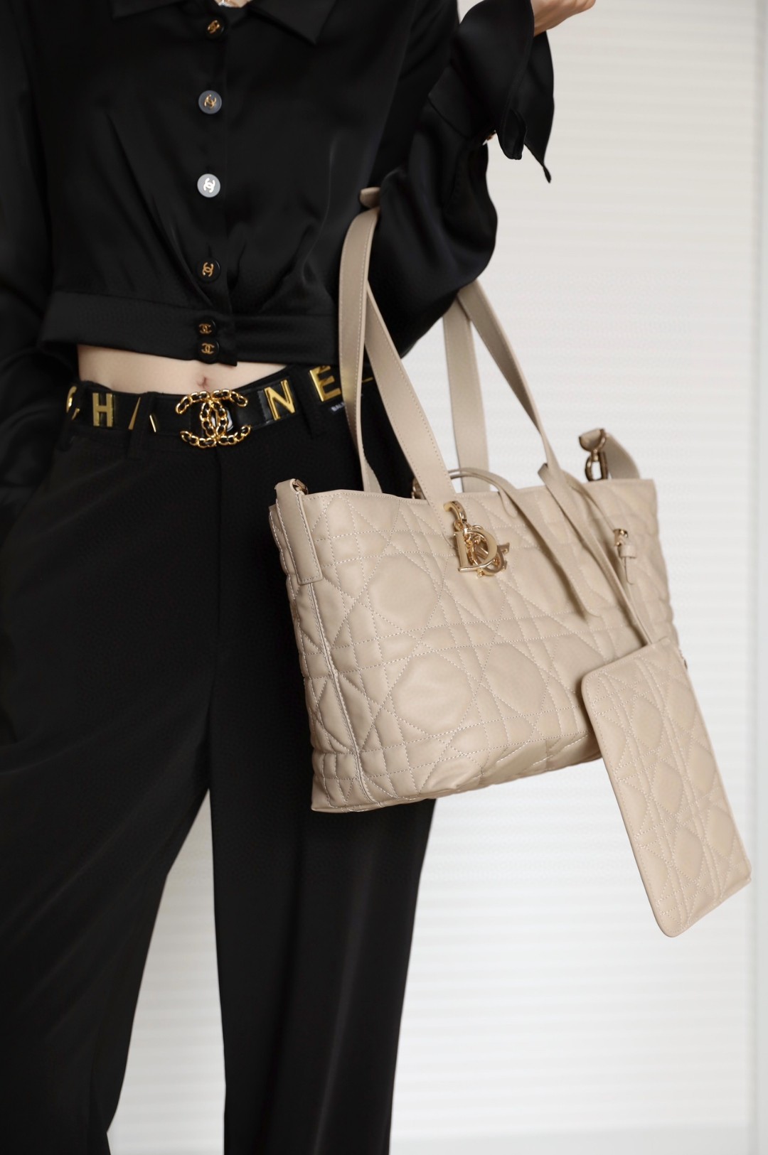 DIOR MEDIUM DIOR TOUJOURS BAGPowder Beige Macro cannage Calfskin M2821OSHJ