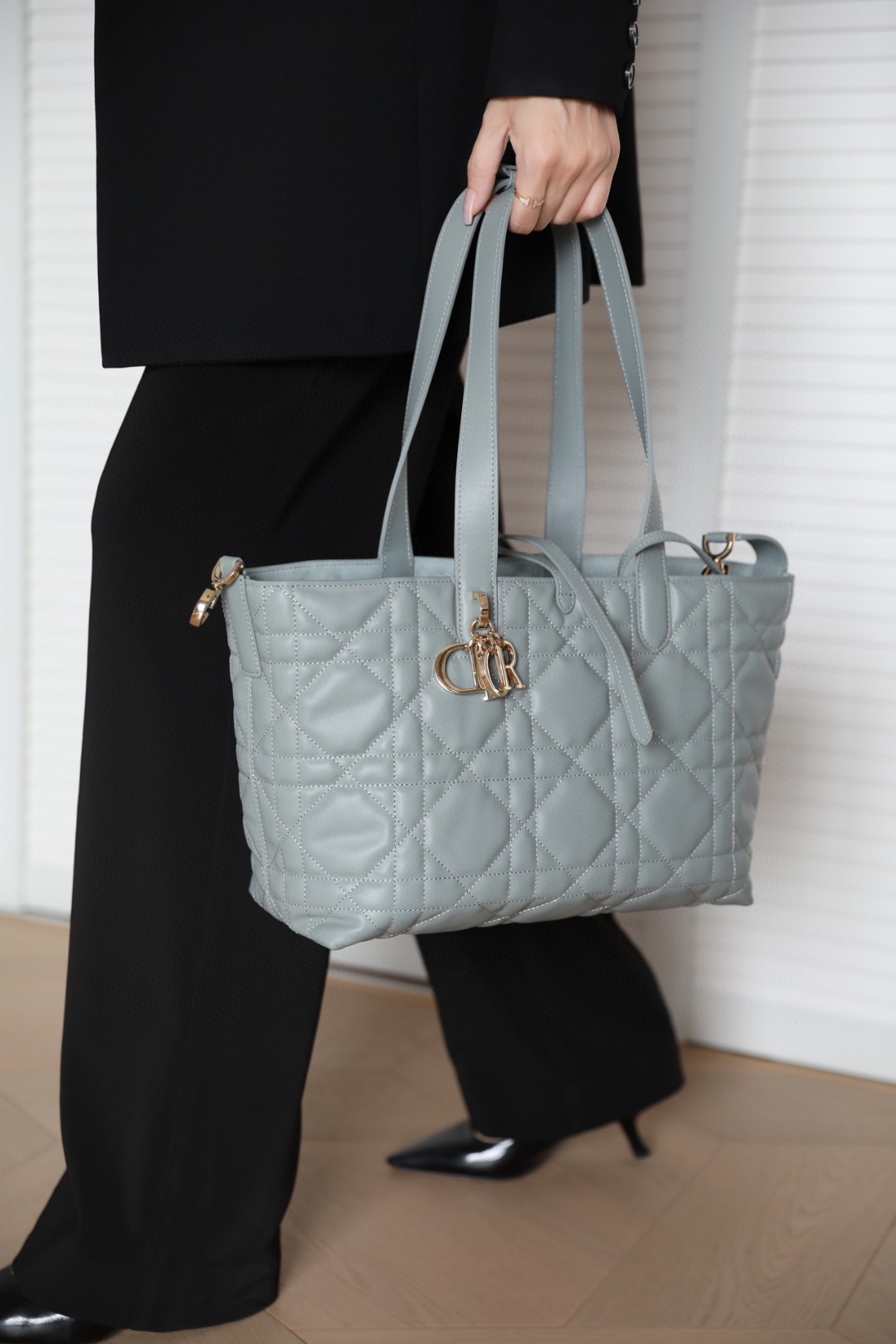 DIOR MEDIUM DIOR TOUJOURS BAG Stone GrayMacro cannage Calfskin M2821OSHJ