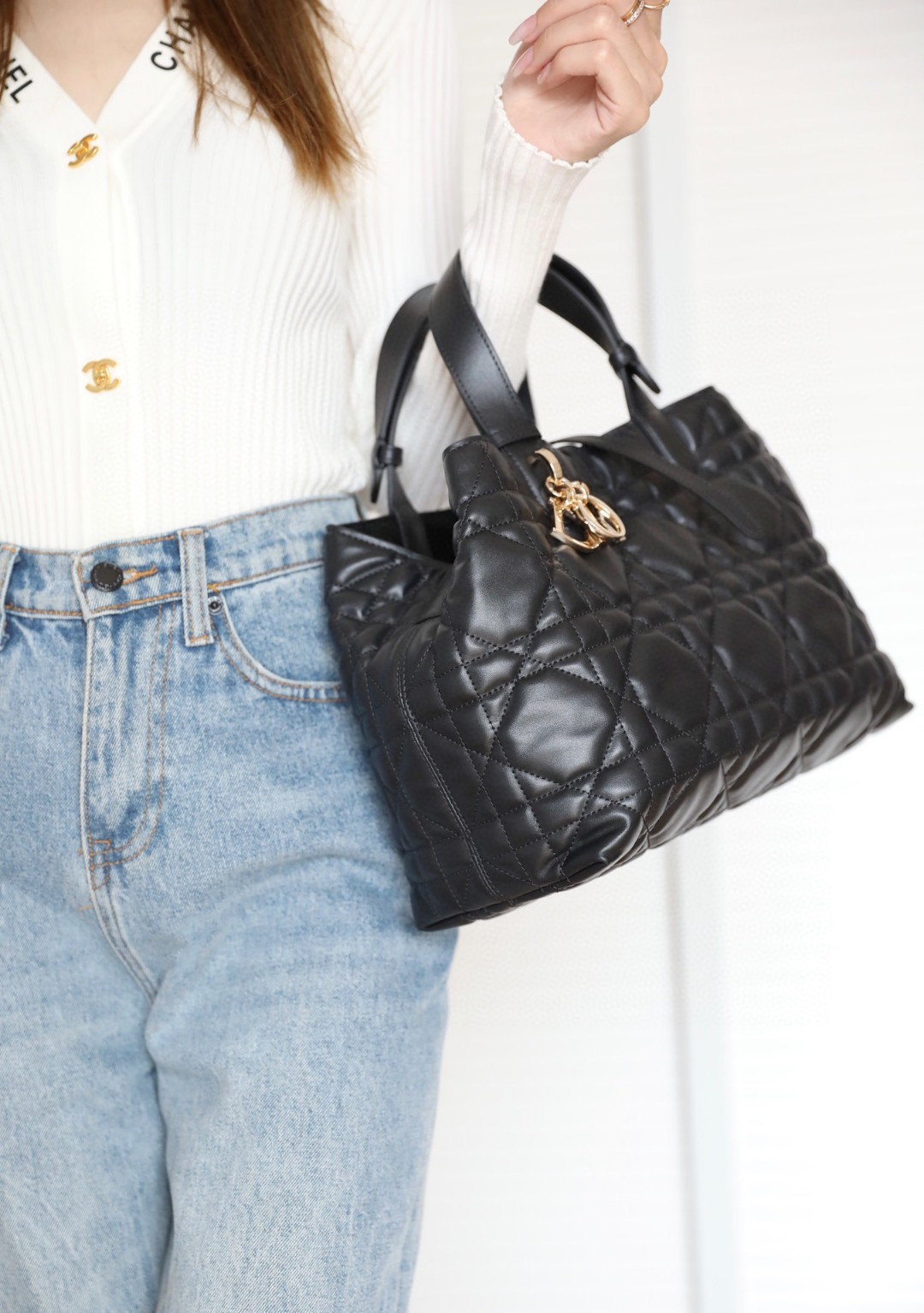 DIOR MEDIUM DIOR TOUJOURS BAG Nlack Macro cannage Calfskin M2821OSHJ