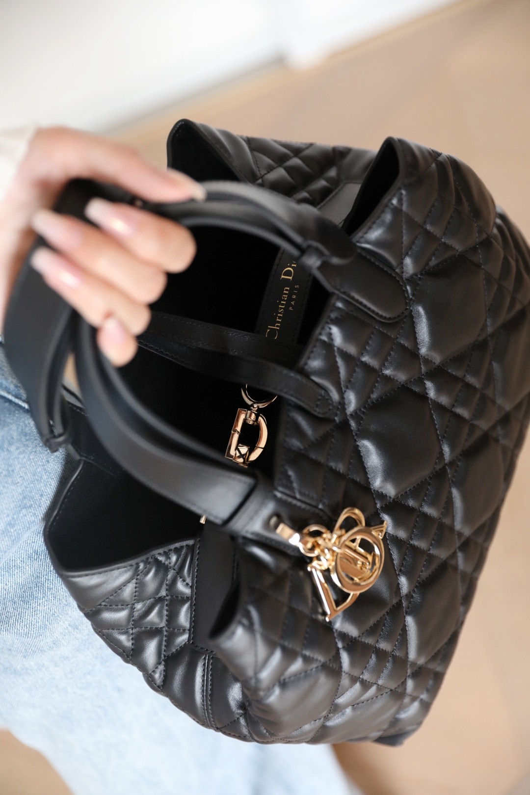 DIOR MEDIUM DIOR TOUJOURS BAG Nlack Macro cannage Calfskin M2821OSHJ