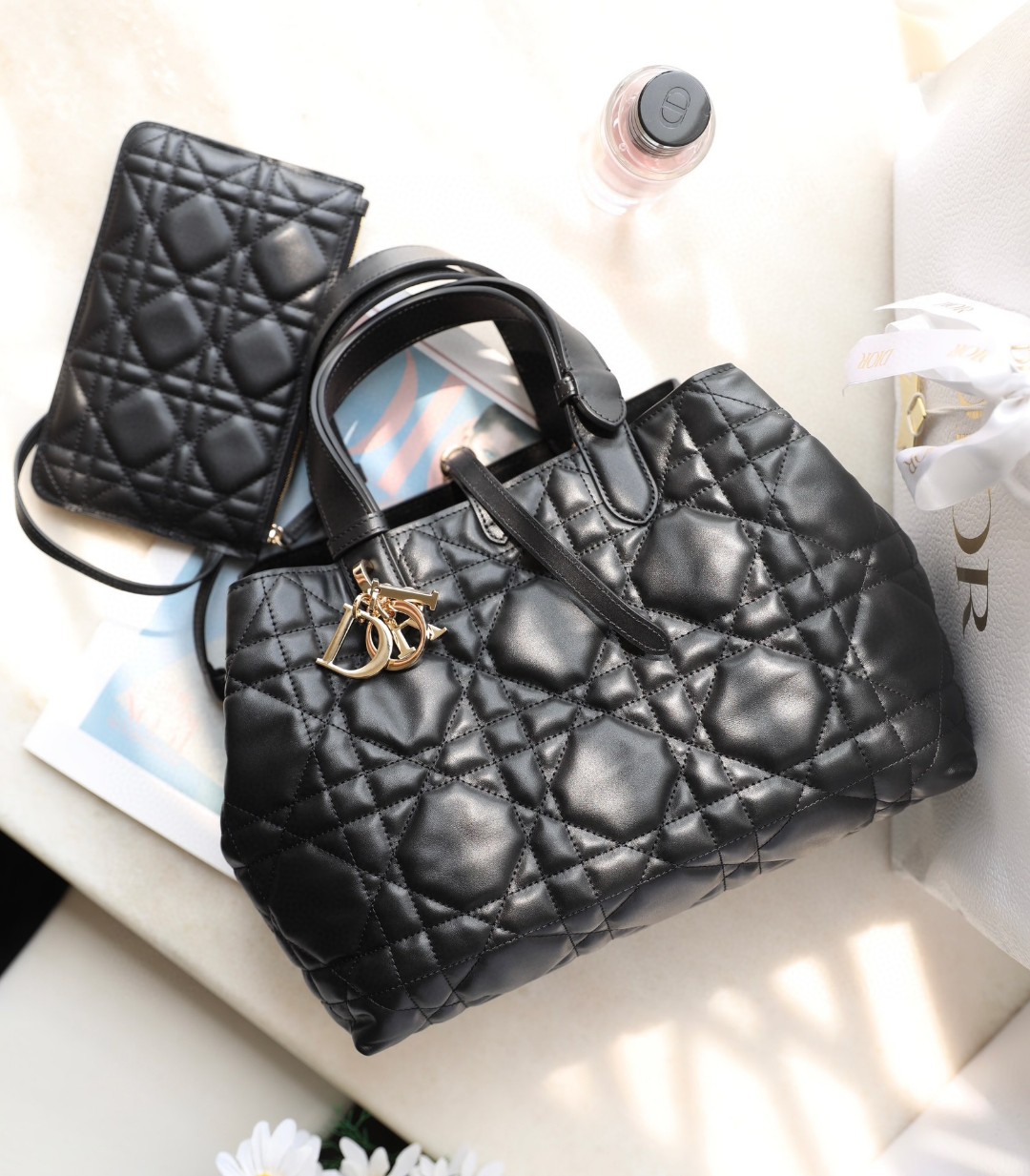 DIOR MEDIUM DIOR TOUJOURS BAG Nlack Macro cannage Calfskin M2821OSHJ