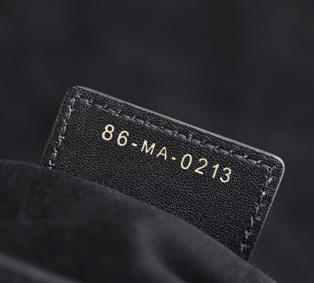 Dior 30 MONTAIGNE AVENUE BAG Black Box Calfskin M9260UMOA