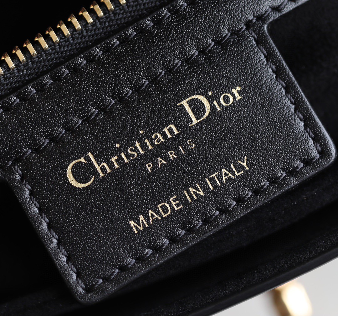 Dior 30 MONTAIGNE AVENUE BAG Black Box Calfskin M9260UMOA