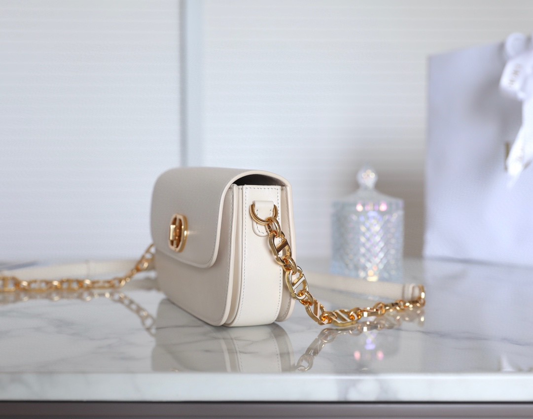 Dior 30 MONTAIGNE AVENUE BAG Dusty Ivory Box Calfskin M9260UMOA
