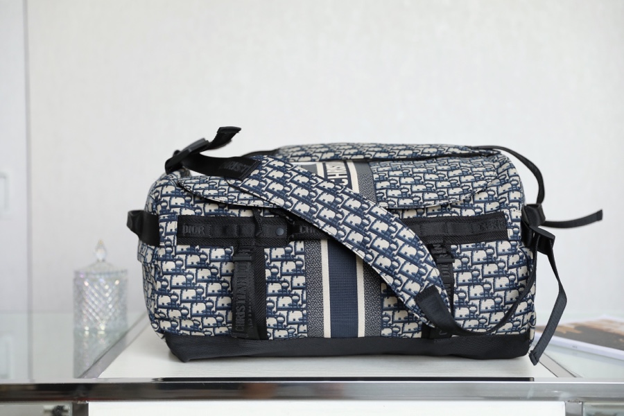 DIOR LARGE DIORTRAVEL BACKPACK Blue Dior Oblique Technical Jacquard M6103STZQ_M928