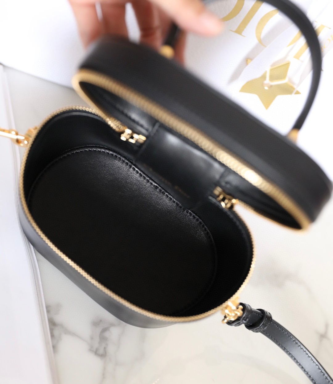 DIOR SMALL CD SIGNATURE VANITY CASE Black Calfskin with Embossed CD Signature S2203UTZQ