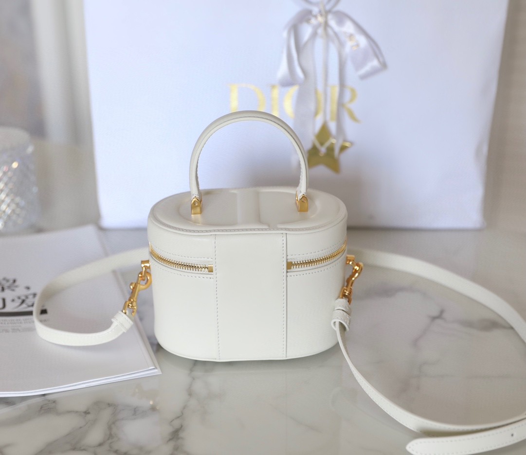 DIOR SMALL CD SIGNATURE VANITY CASE Latte Calfskin with Embossed CD Signature S2203UTZQ