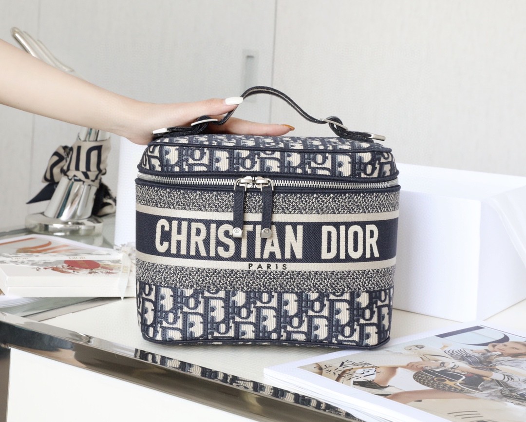 DIOR DIORTRAVEL OBLIQUE VANITY