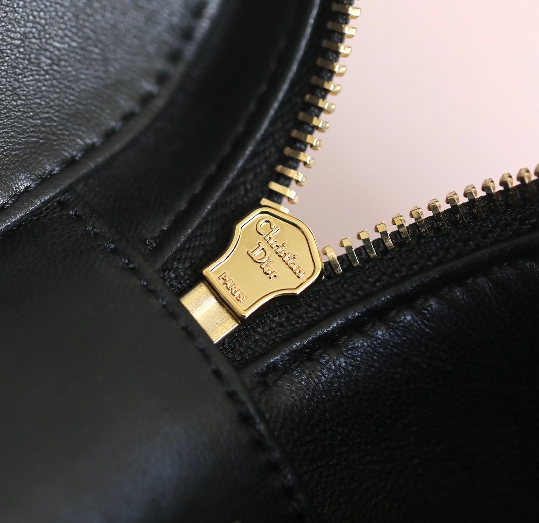 DIOR SMALL CD SIGNATURE VANITY CASE Black Calfskin with Embossed CD Signature S2203UTZQ