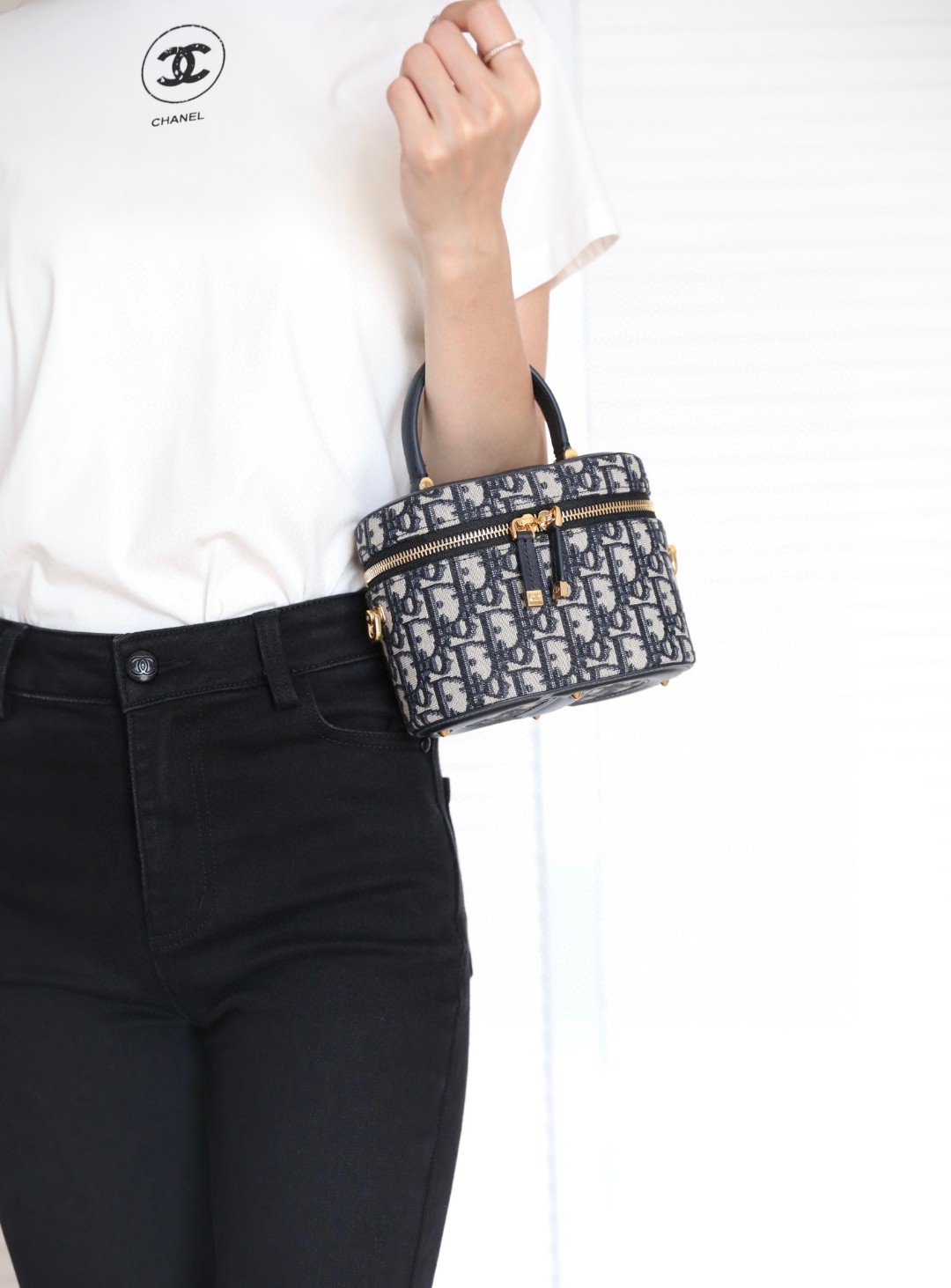 DIOR SMALL CD SIGNATURE VANITY CASE Blue Dior Oblique Jacquard S2203UTZQ