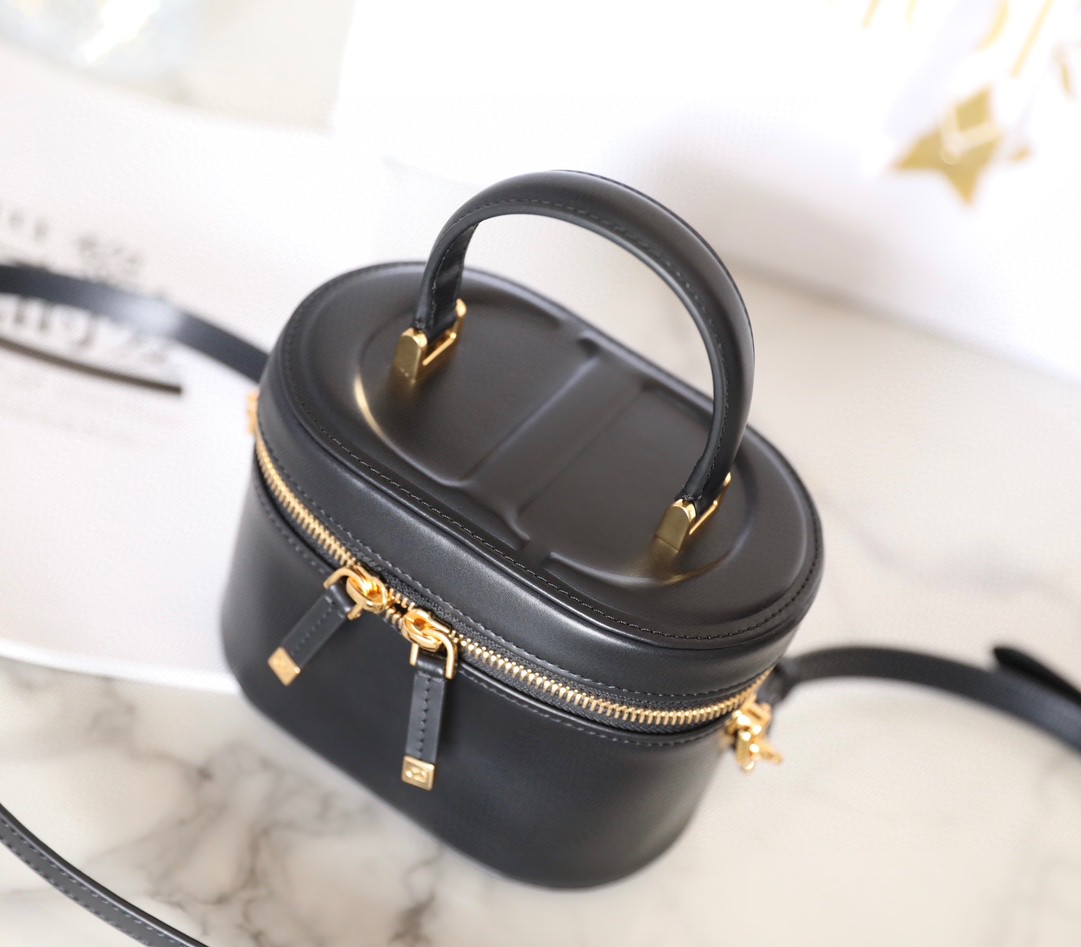 DIOR SMALL CD SIGNATURE VANITY CASE Black Calfskin with Embossed CD Signature S2203UTZQ