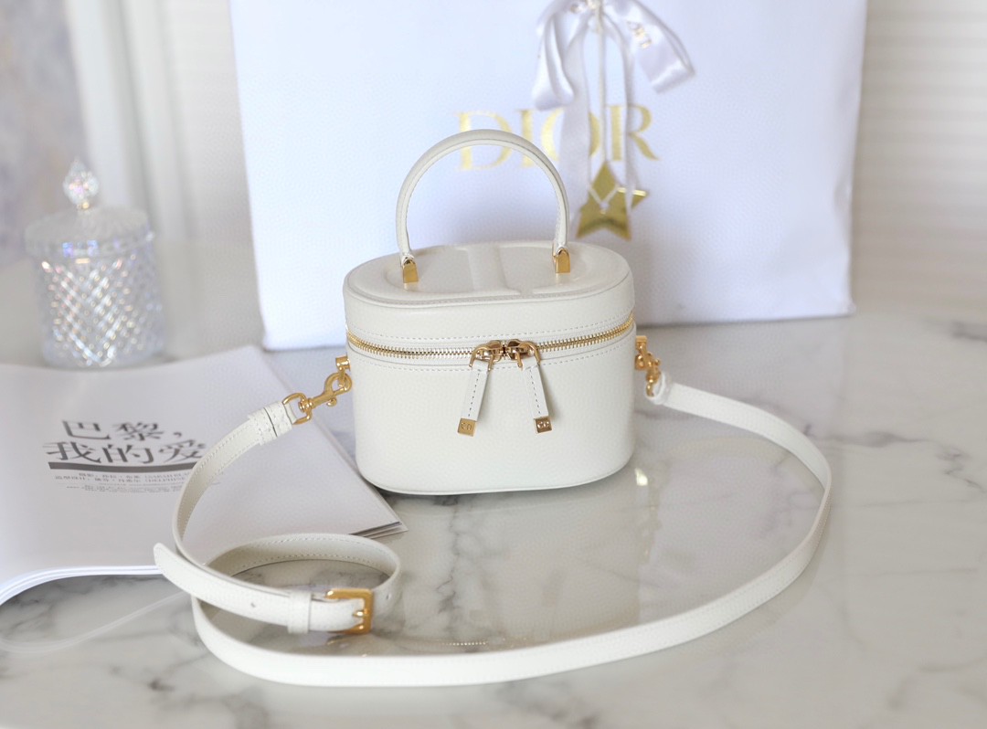 DIOR SMALL CD SIGNATURE VANITY CASE Latte Calfskin with Embossed CD Signature S2203UTZQ