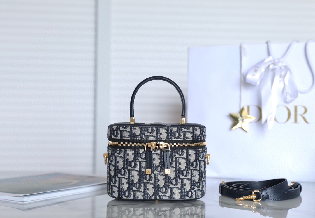 DIOR SMALL CD SIGNATURE VANITY CASE Blue Dior Oblique Jacquard S2203UTZQ
