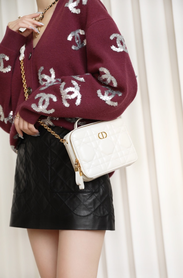 DIOR CARO BOX BAGLatte Quilted Macrocannage Calfskin S5140UNGX