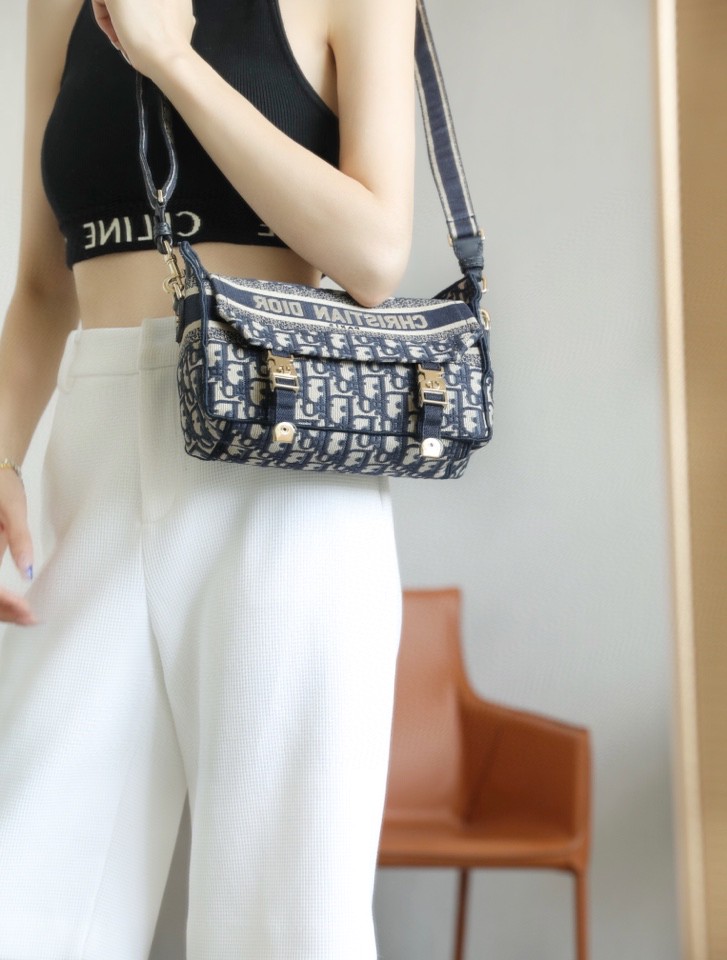 DIOR SMALL DIORCAMP BAG Blue Dior Oblique EmbroideryM1241ORIW_M928