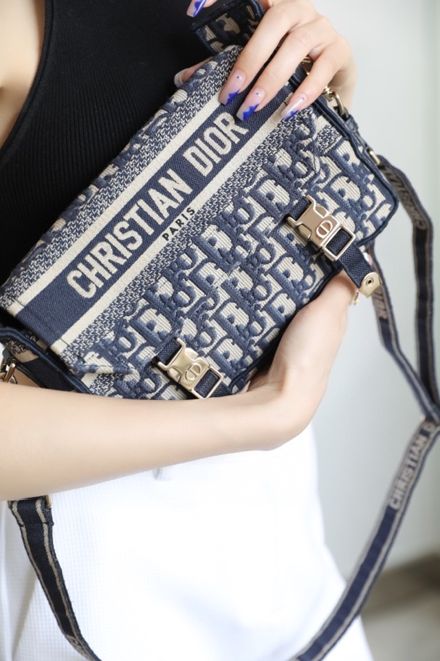 DIOR SMALL DIORCAMP BAG Blue Dior Oblique EmbroideryM1241ORIW_M928