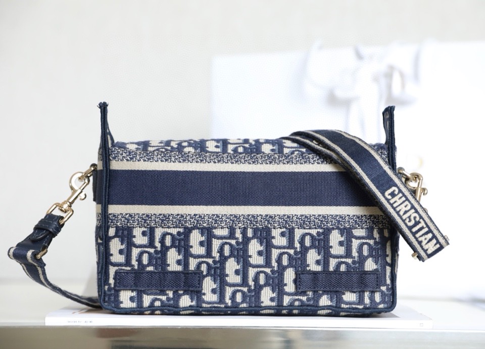 DIOR SMALL DIORCAMP BAG Blue Dior Oblique EmbroideryM1241ORIW_M928