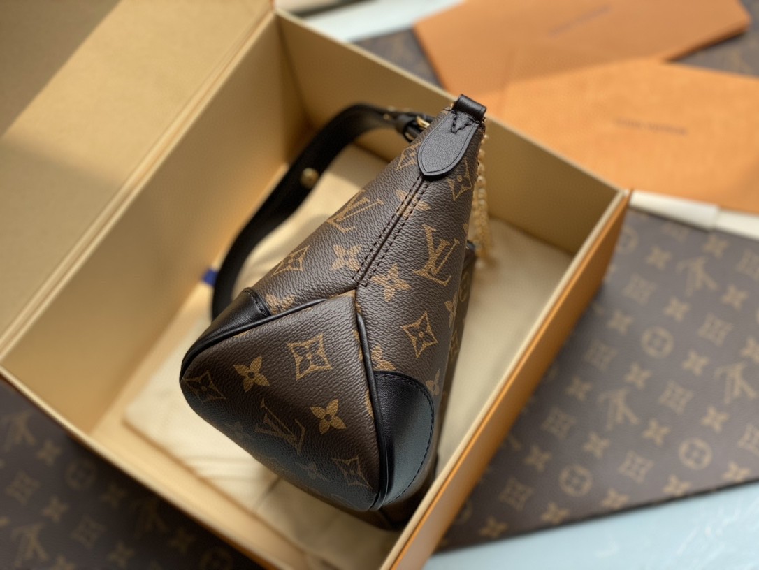 LOUIS VUITTON M45831 Boulogne Bag