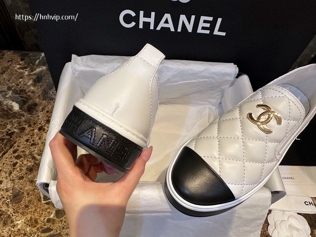 CHANEL Lambskin Quilted Womens CC Stroll Sneakers G39180