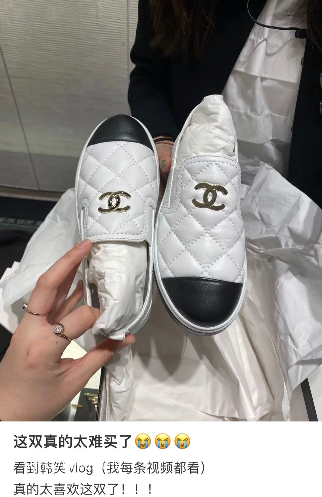 CHANEL Lambskin Quilted Womens CC Stroll Sneakers G39180