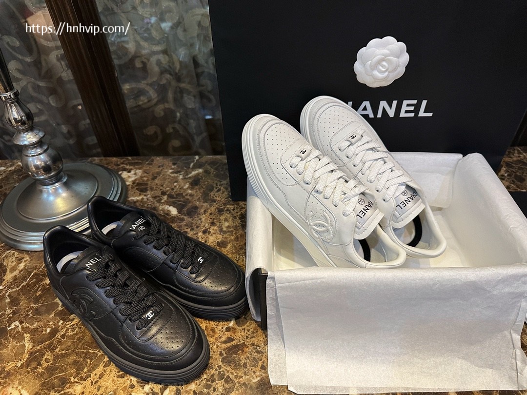 Chanel black sneakers G45079