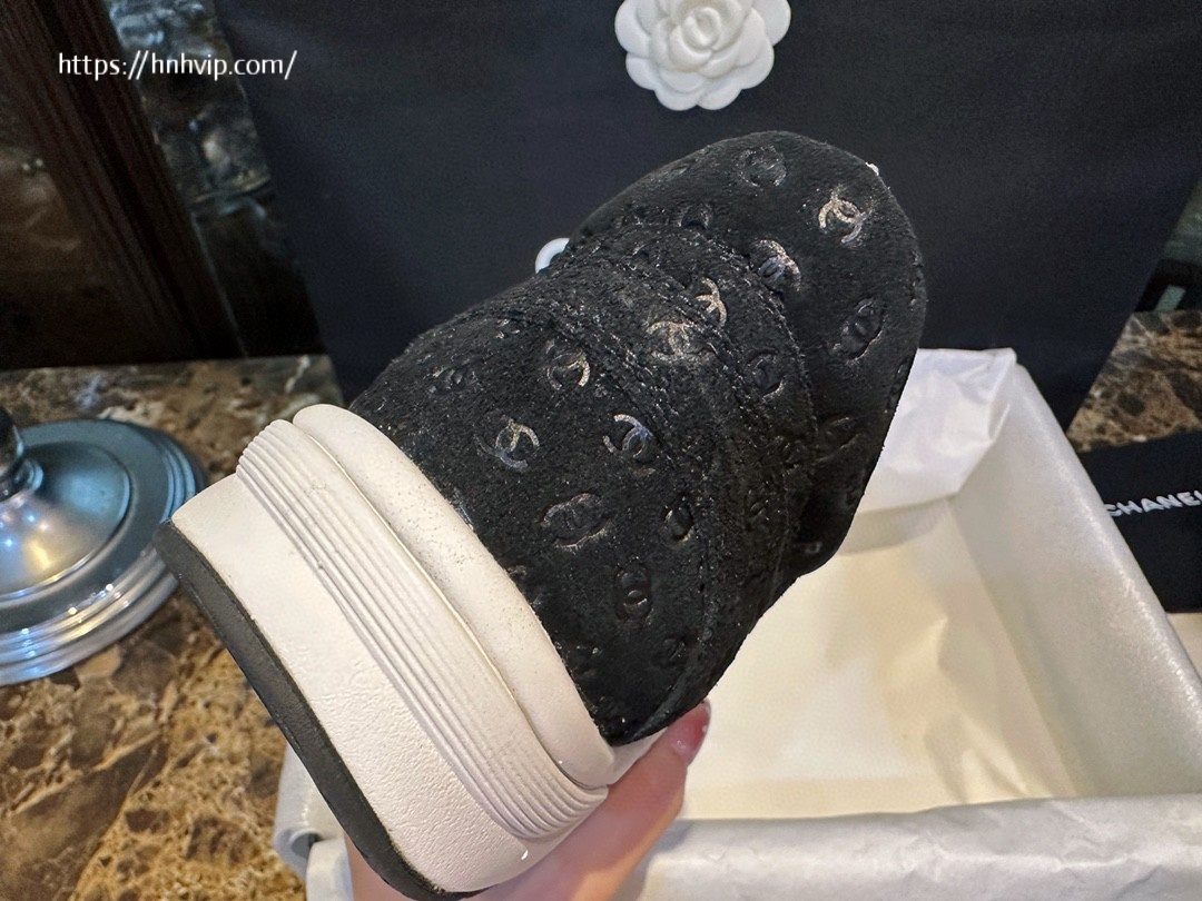 Chanel CC Embossed Logo black Suede
