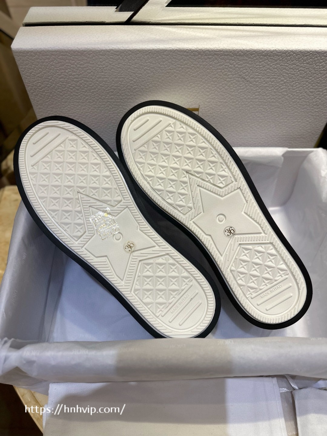 Dior WALK'N'DIOR PLATFORM SNEAKER Stone Gray Dior Oblique Embroidered Cotton