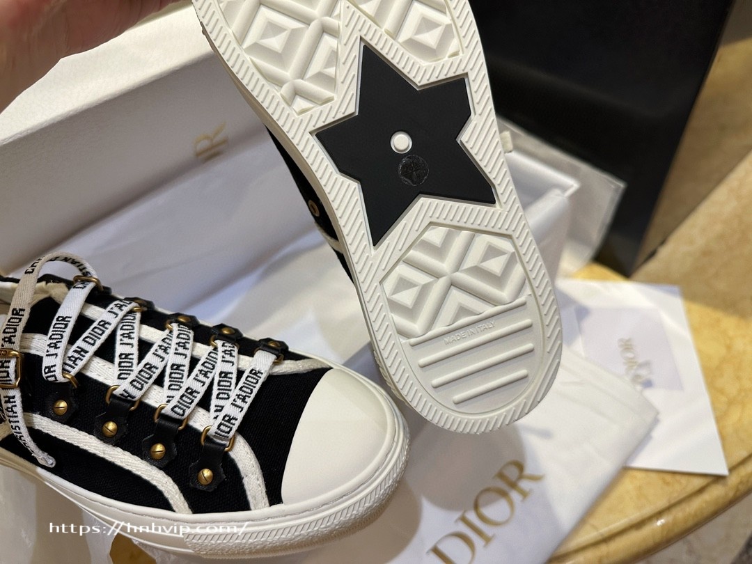 DIOR WALK'N'DIOR SNEAKER Black Canvas and White Suede Calfskin