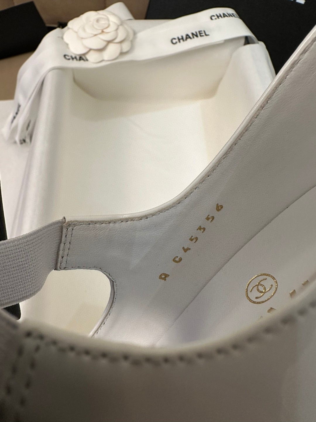 CHANEL G45356 MARY JANES Patent Calfskin & Grosgrain White & Black