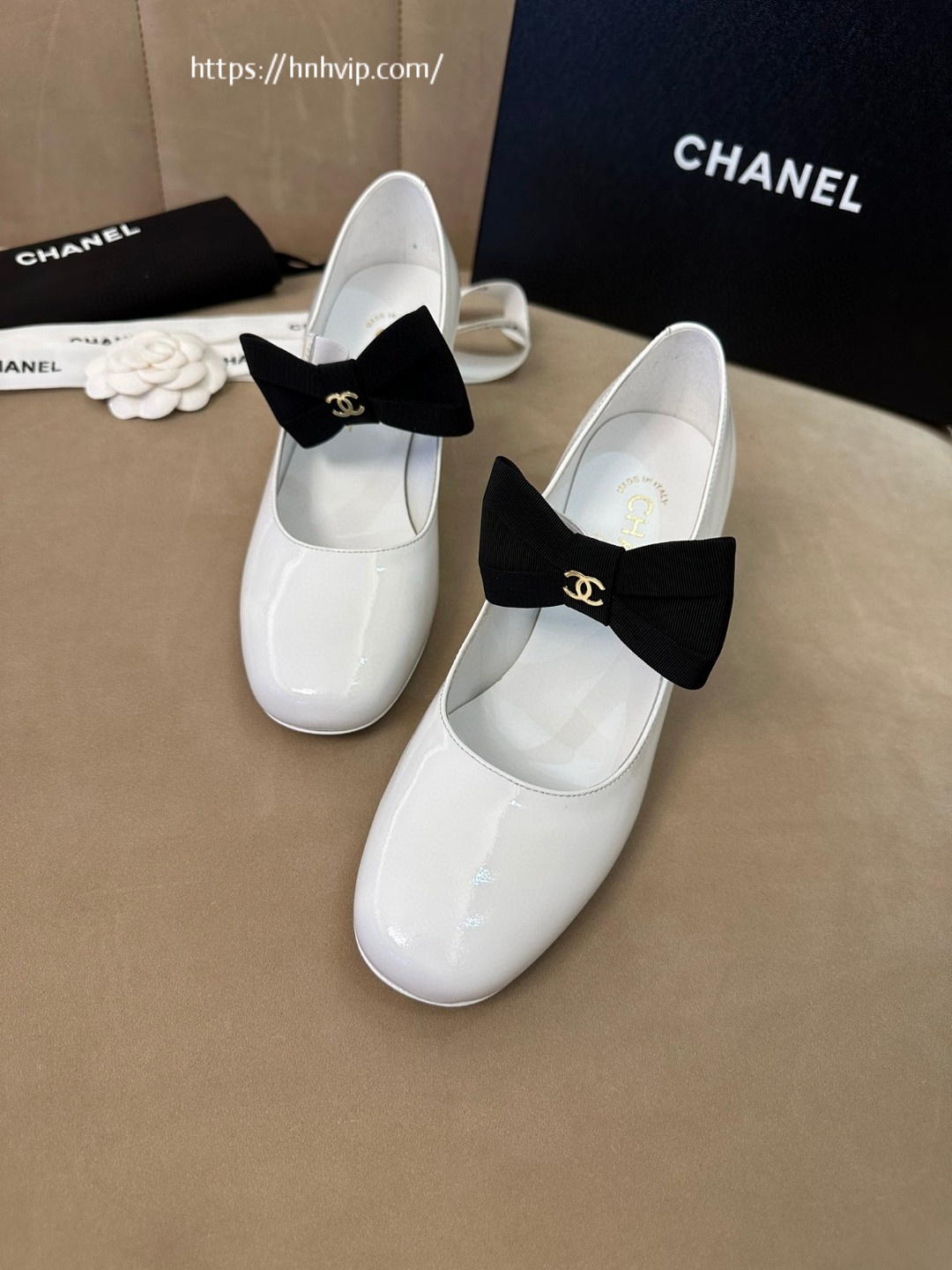 CHANEL G45356 MARY JANES Patent Calfskin & Grosgrain White & Black