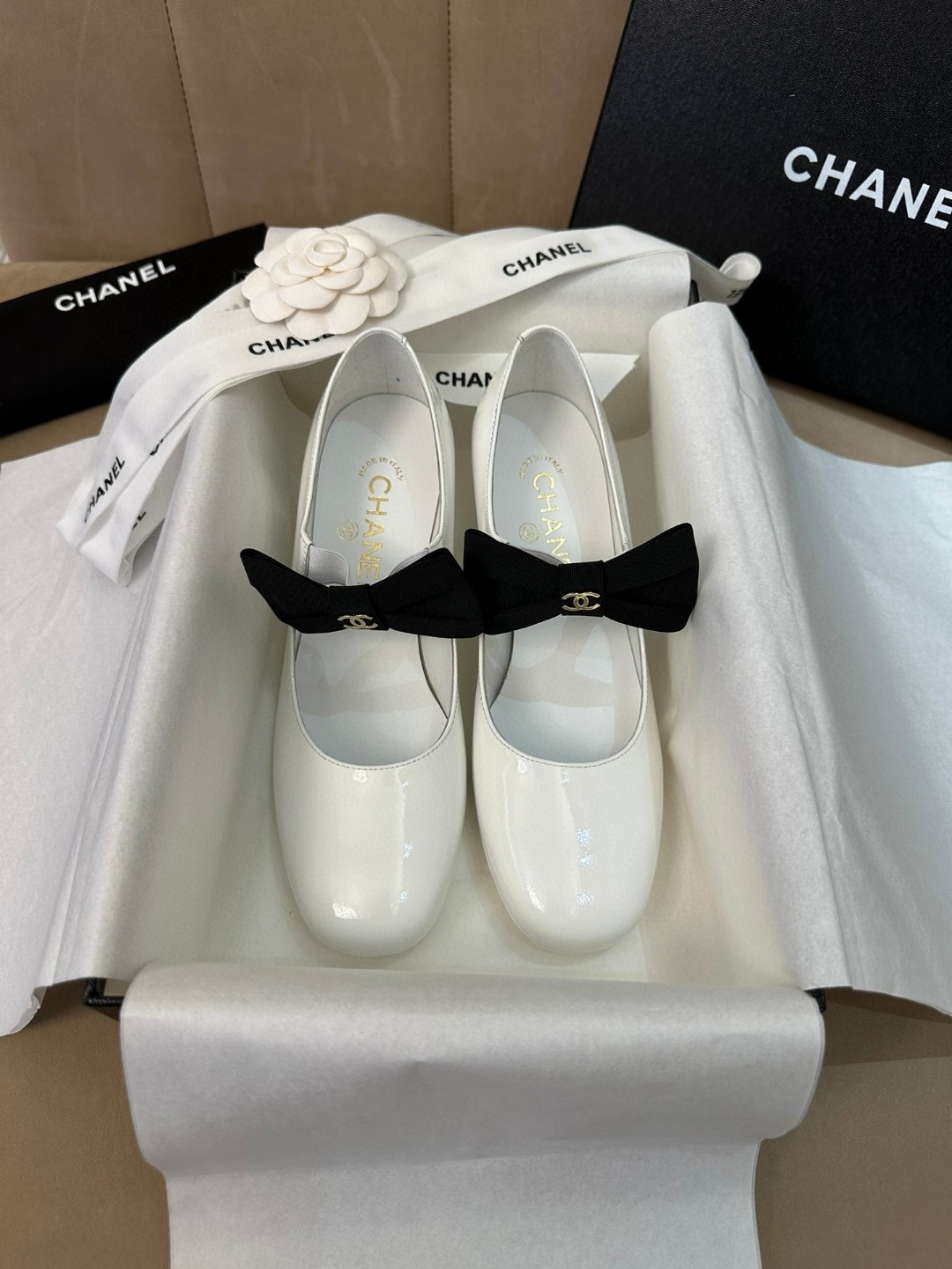 CHANEL G45356 MARY JANES Patent Calfskin & Grosgrain White & Black