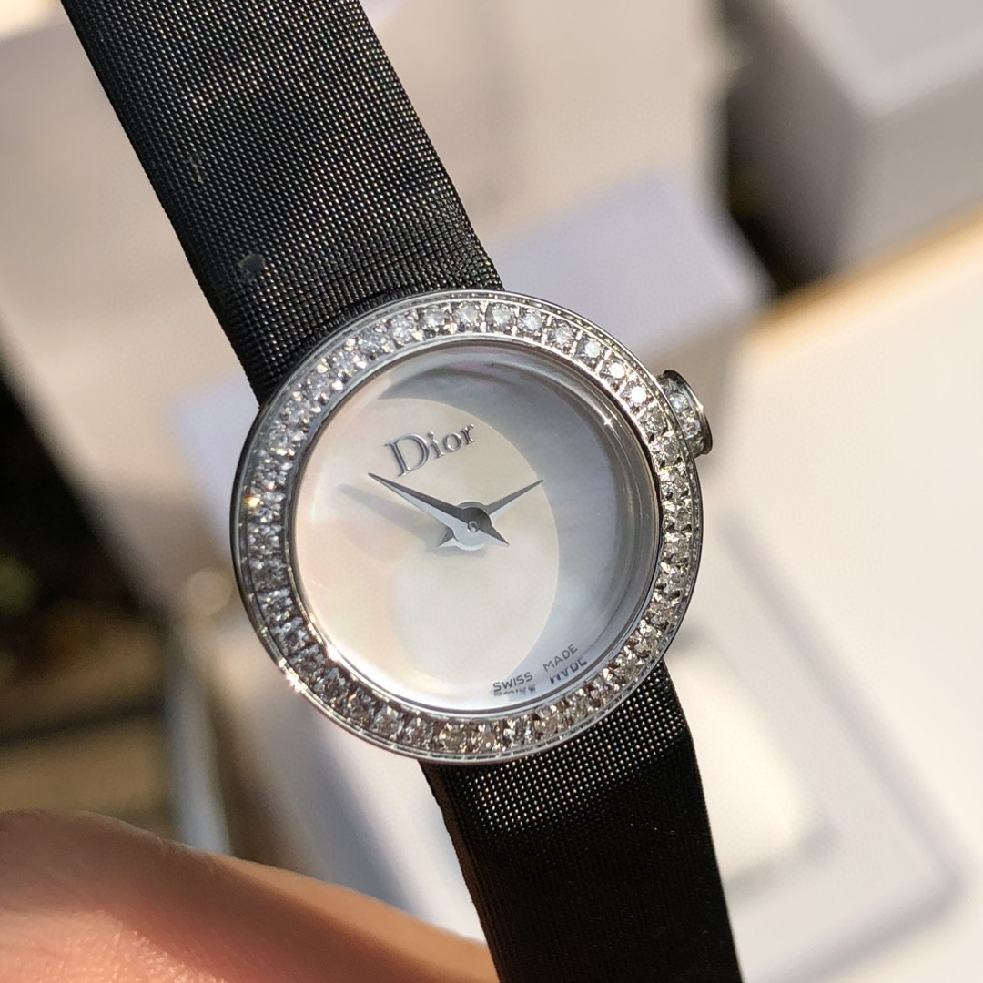 christian Dior Mini D de Dior Satine 19