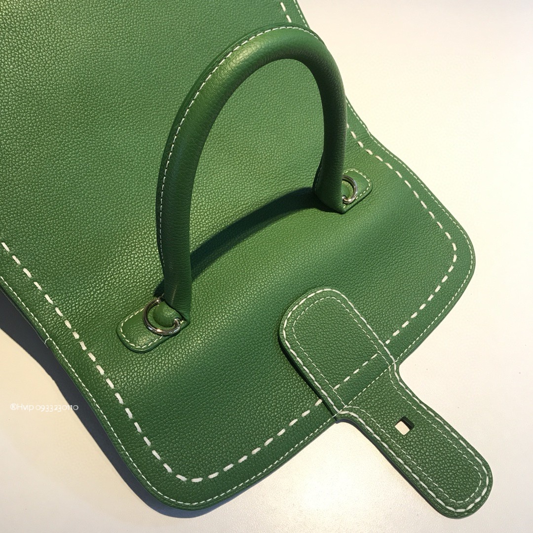 Delvaux Brillant MM Surpiqué grained Calf leather green